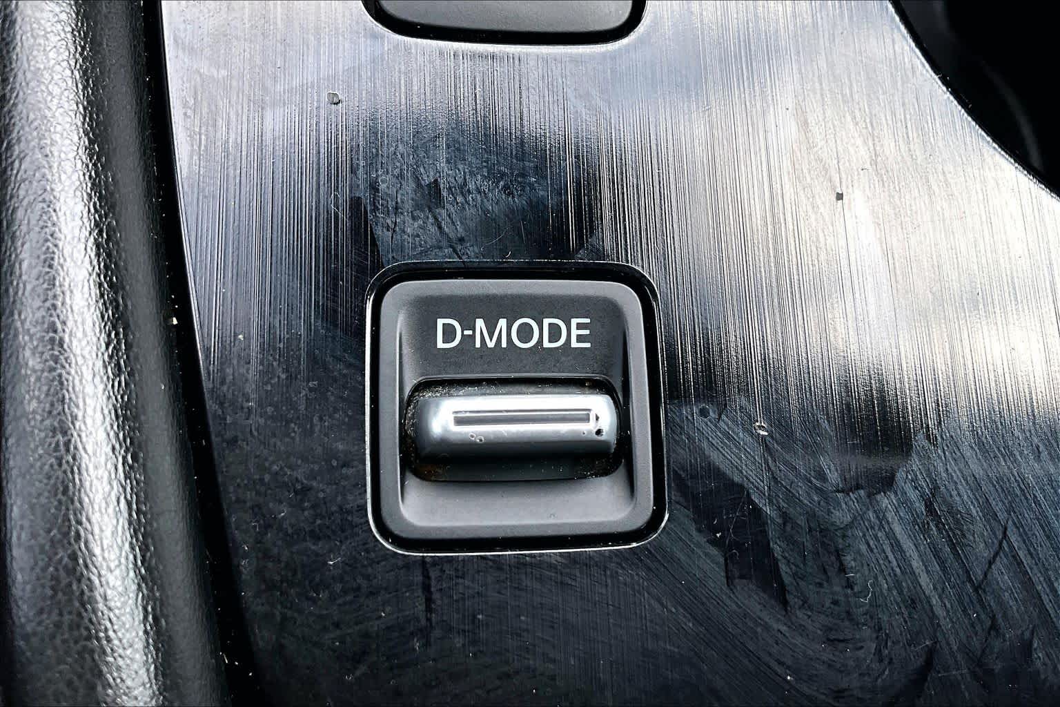 2023 Nissan Rogue photo 33 of 34