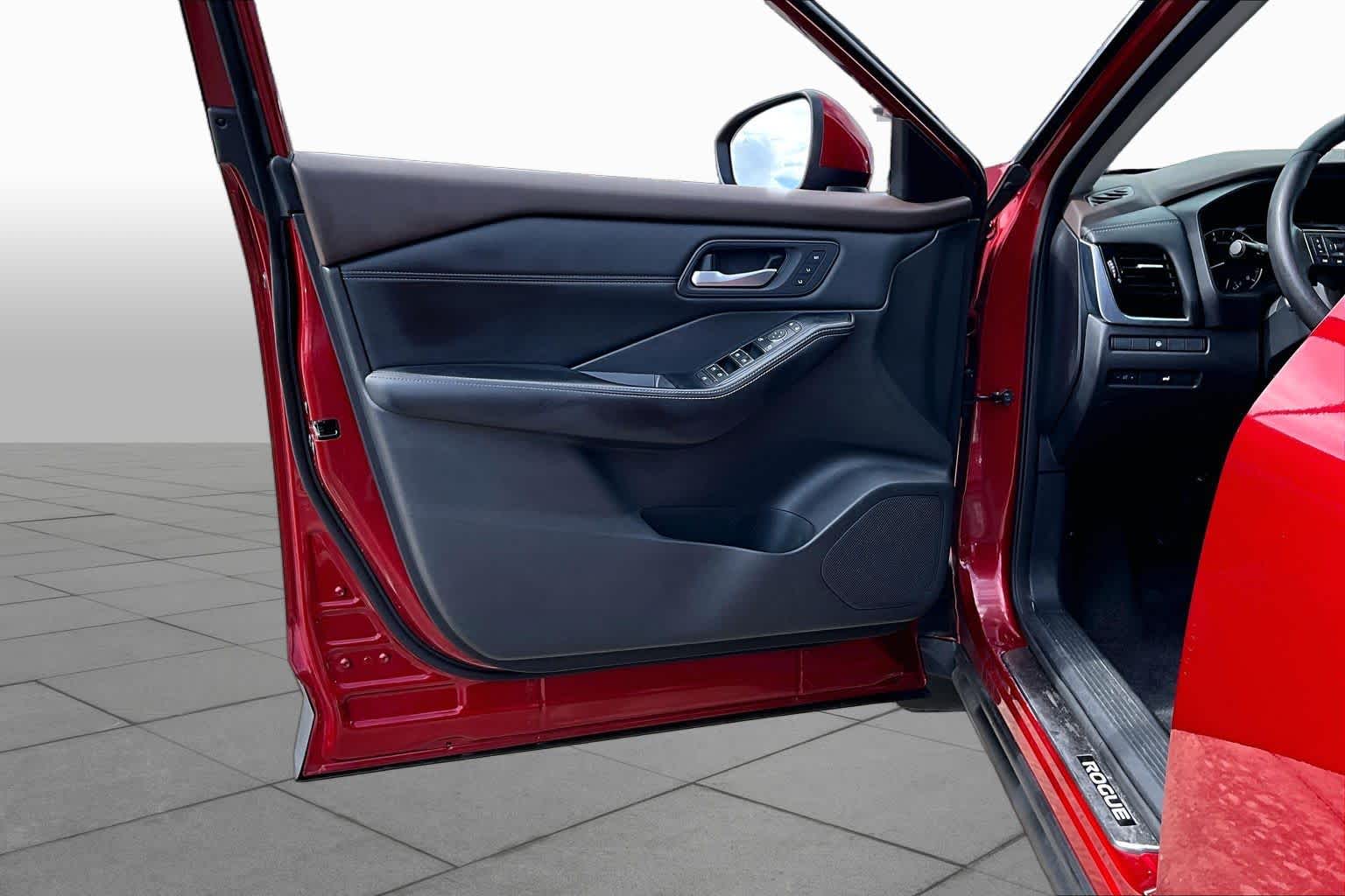 2023 Nissan Rogue photo 22 of 34