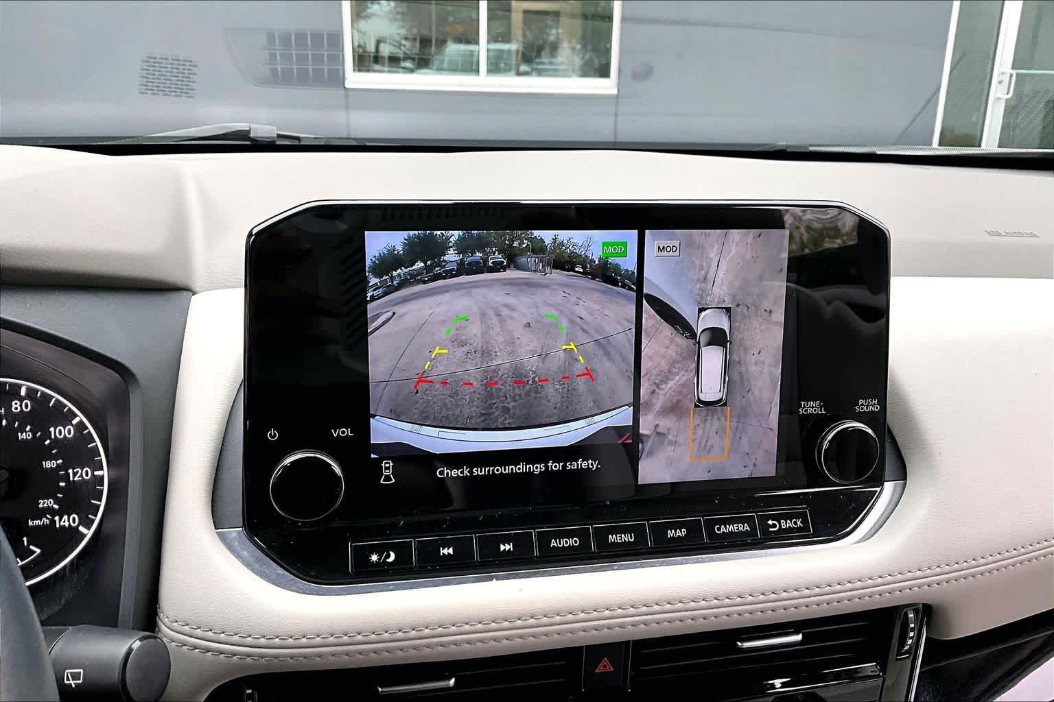 2023 Nissan Rogue SL Pearl White Tricoat at Sterling McCall Nissan