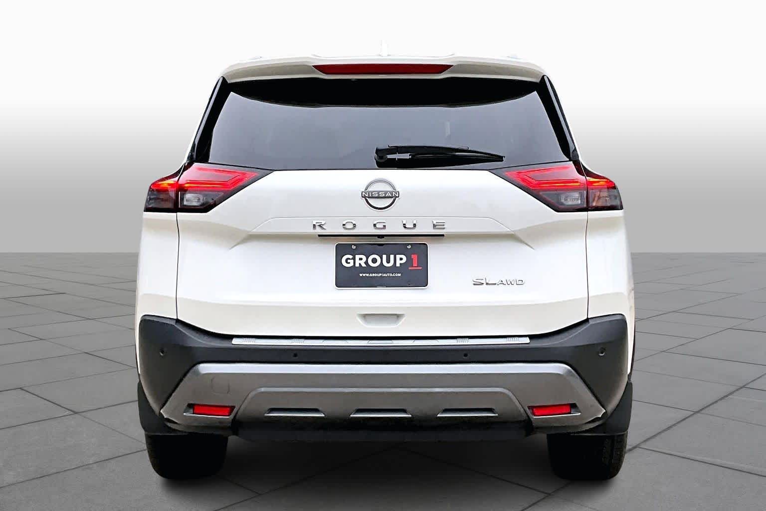 2023 Nissan Rogue SL Pearl White Tricoat at Sterling McCall Nissan