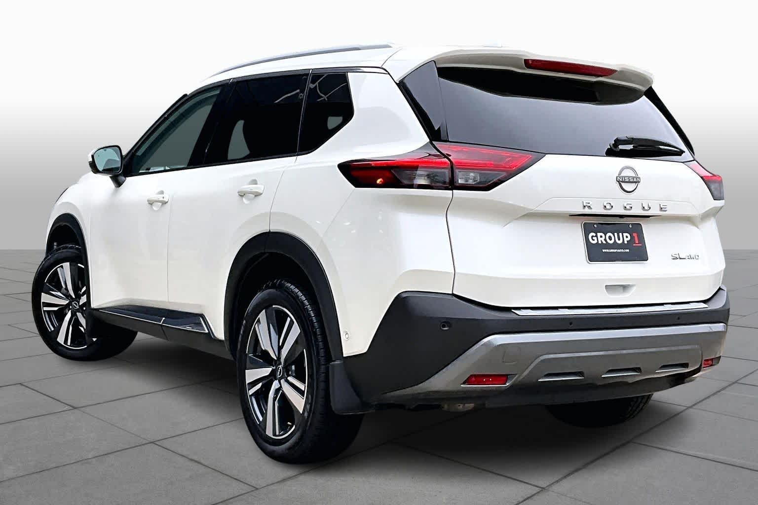 2023 Nissan Rogue SL Pearl White Tricoat at Sterling McCall Nissan