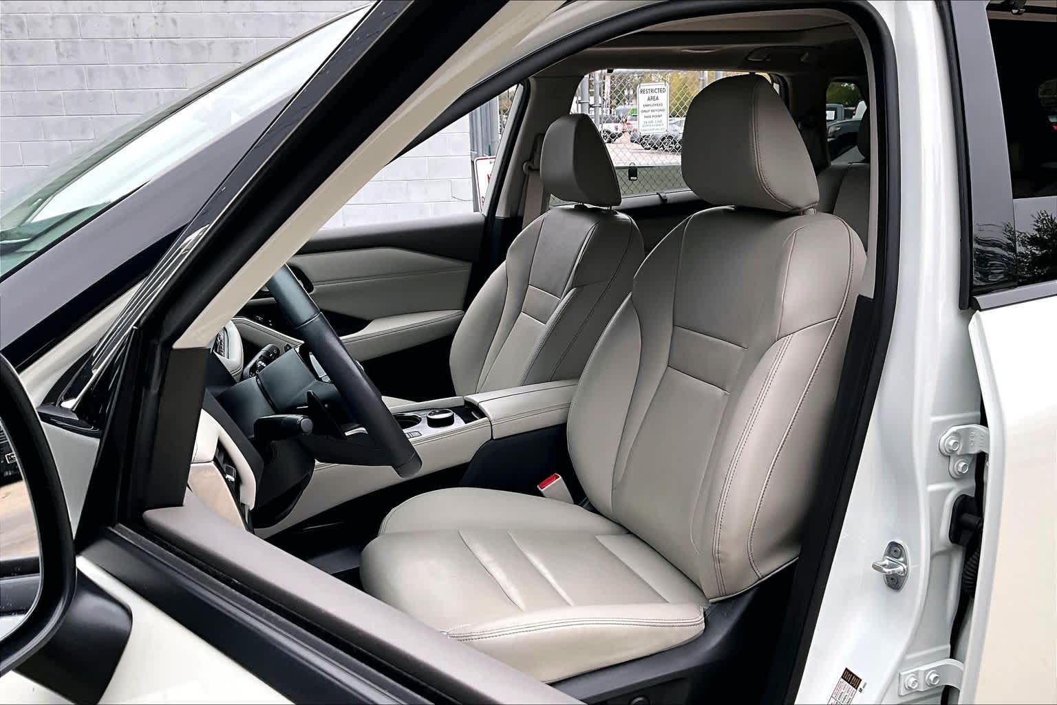 2023 Nissan Rogue SL Pearl White Tricoat at Sterling McCall Nissan