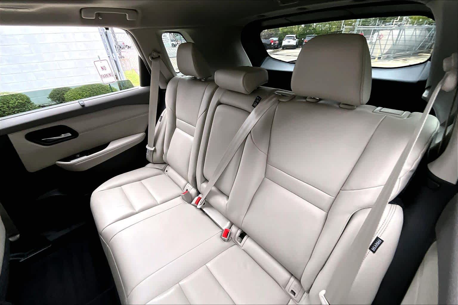 2023 Nissan Rogue SL Pearl White Tricoat at Sterling McCall Nissan