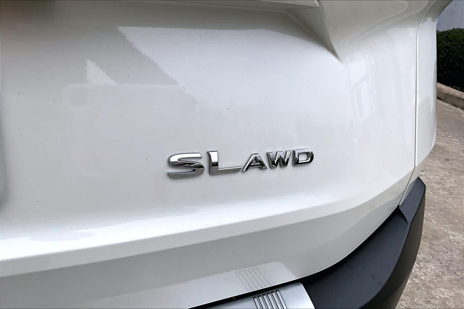 2023 Nissan Rogue SL Pearl White Tricoat at Sterling McCall Nissan