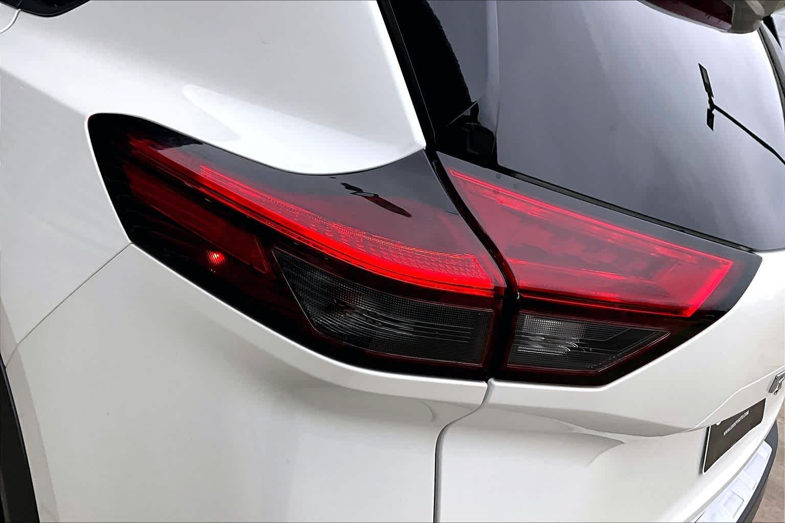 2023 Nissan Rogue SL Pearl White Tricoat at Sterling McCall Nissan