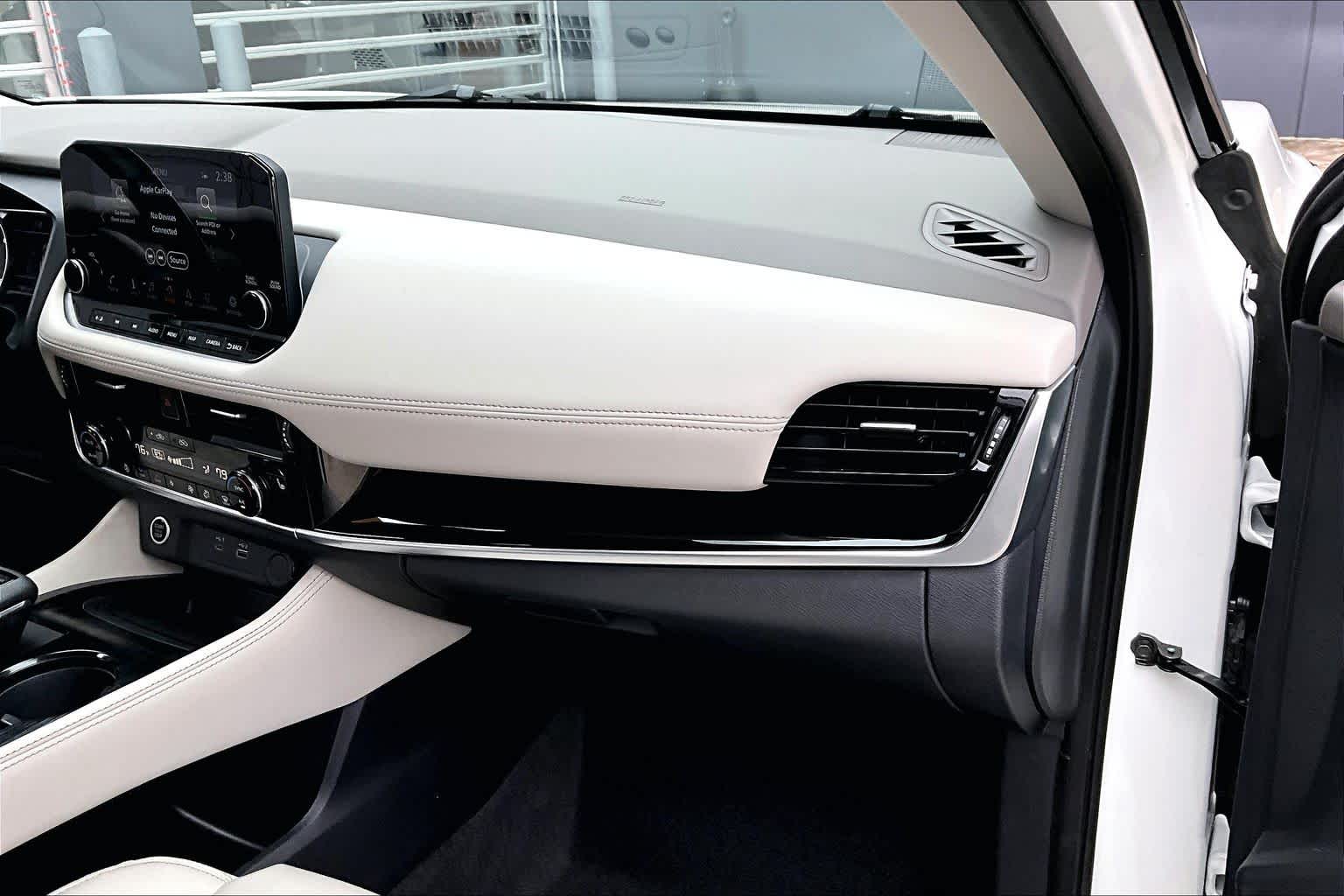 2023 Nissan Rogue SL Pearl White Tricoat at Sterling McCall Nissan