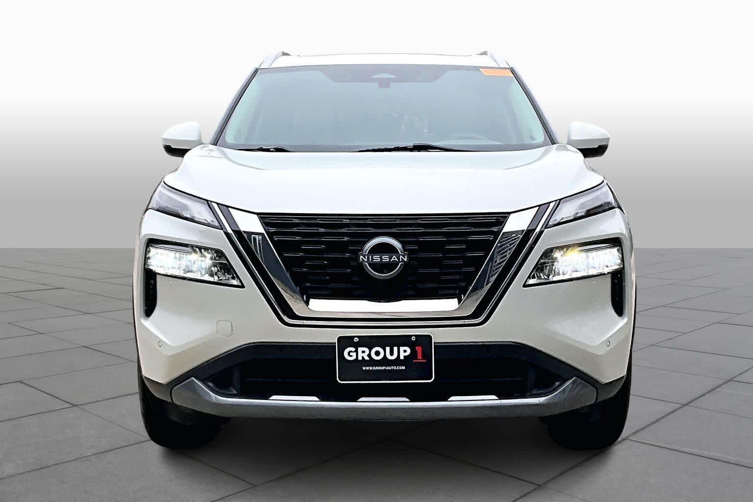 2023 Nissan Rogue SL Pearl White Tricoat at Sterling McCall Nissan