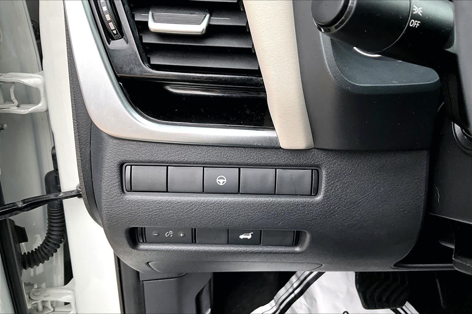 2023 Nissan Rogue SL Pearl White Tricoat at Sterling McCall Nissan