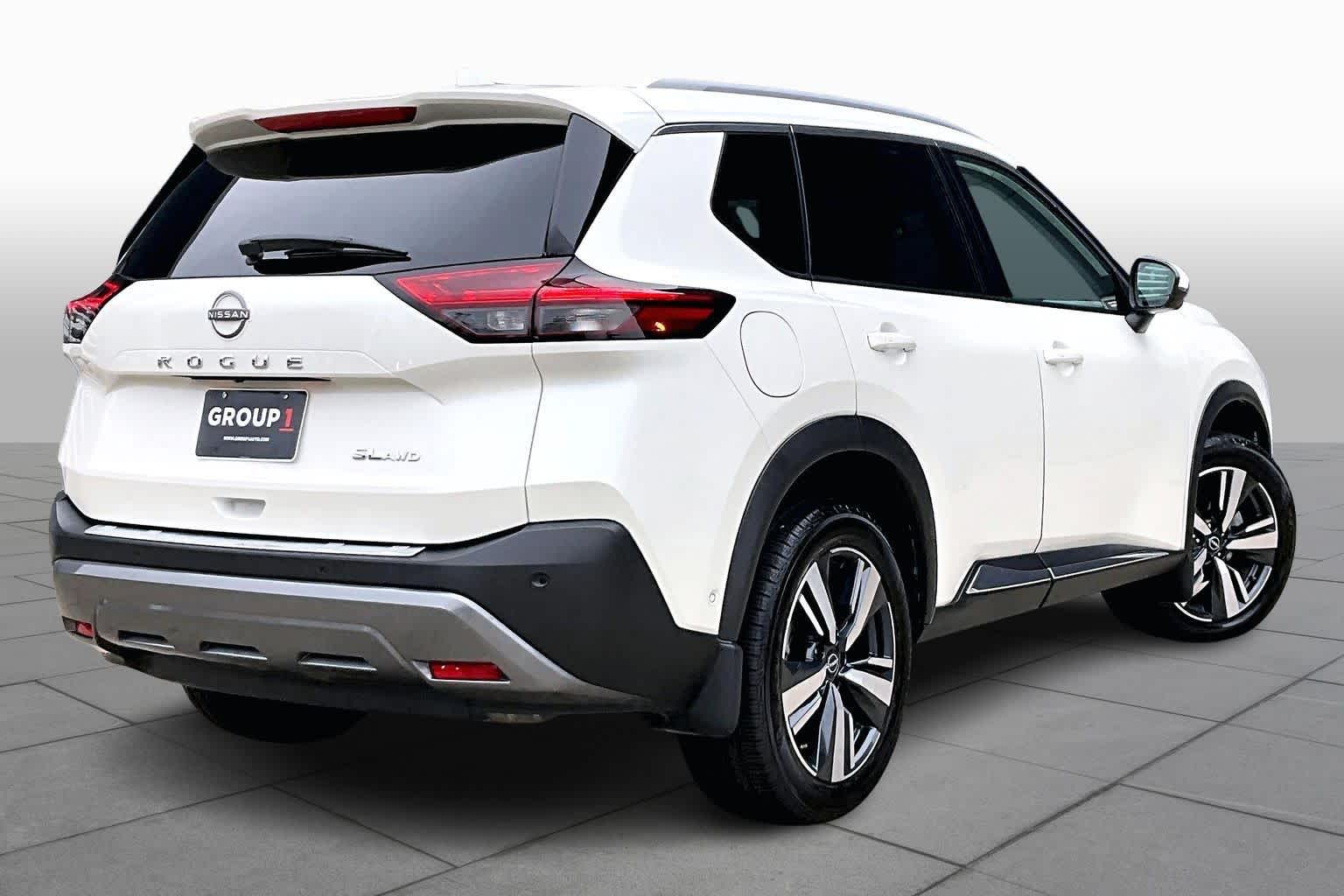2023 Nissan Rogue SL Pearl White Tricoat at Sterling McCall Nissan