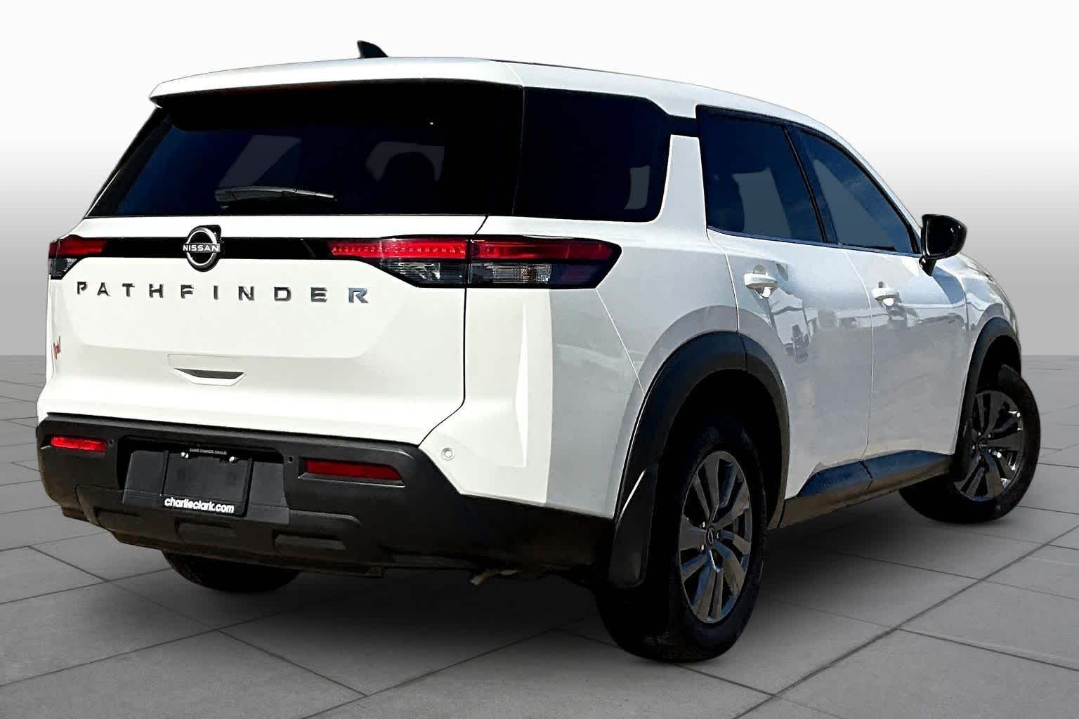 2025 Nissan Pathfinder S - 11