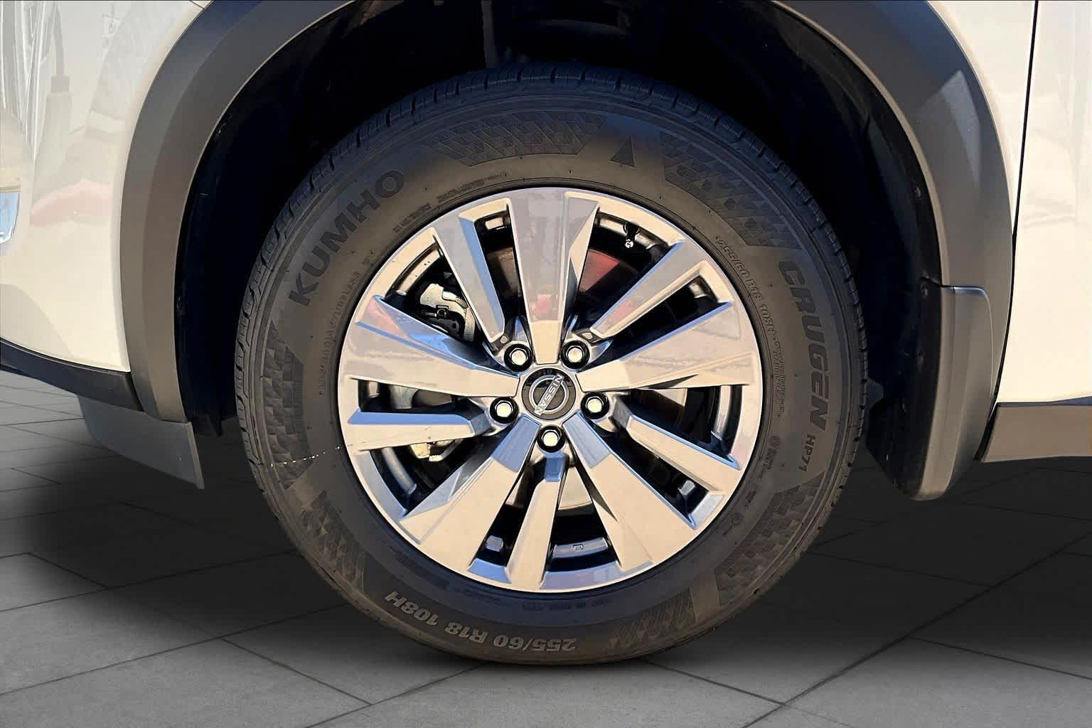2025 Nissan Pathfinder S - 9