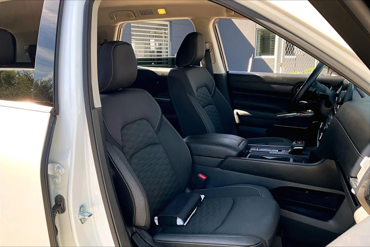 2025 Nissan Pathfinder S - 8