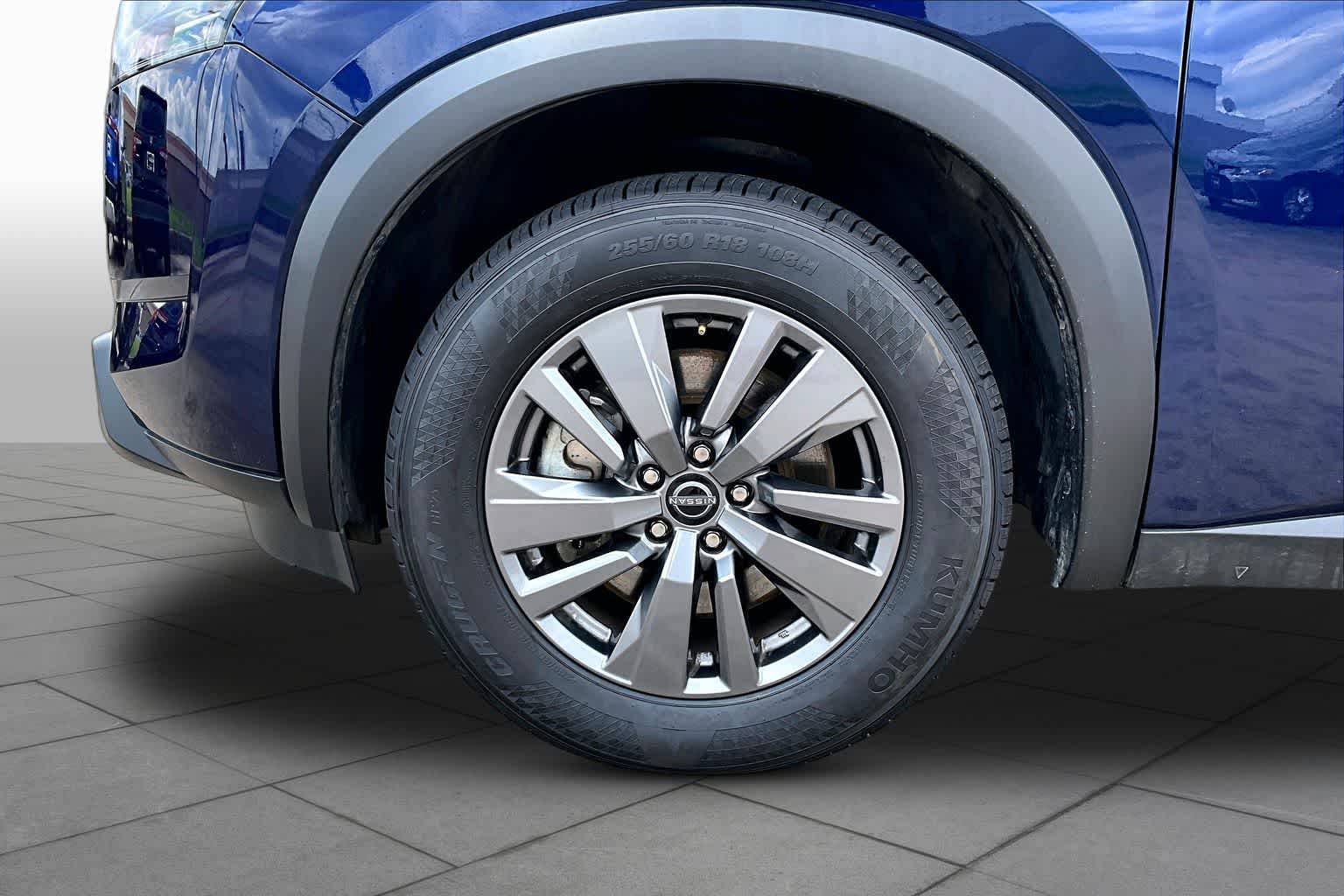 2025 Nissan Pathfinder SV - 9