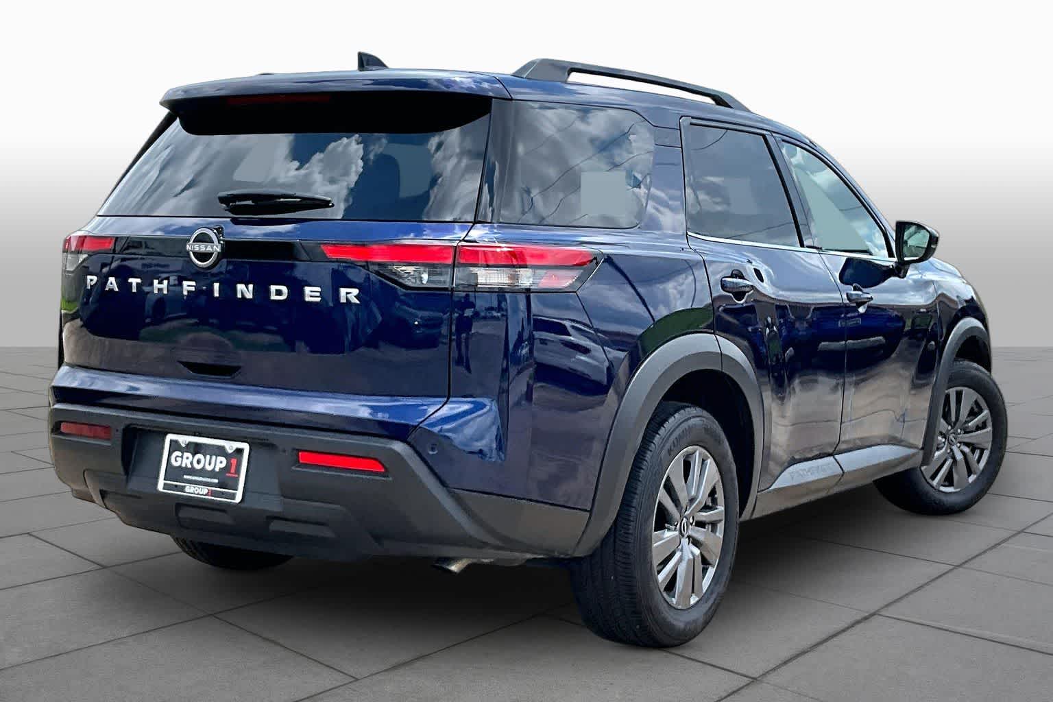 2025 Nissan Pathfinder SV - 11