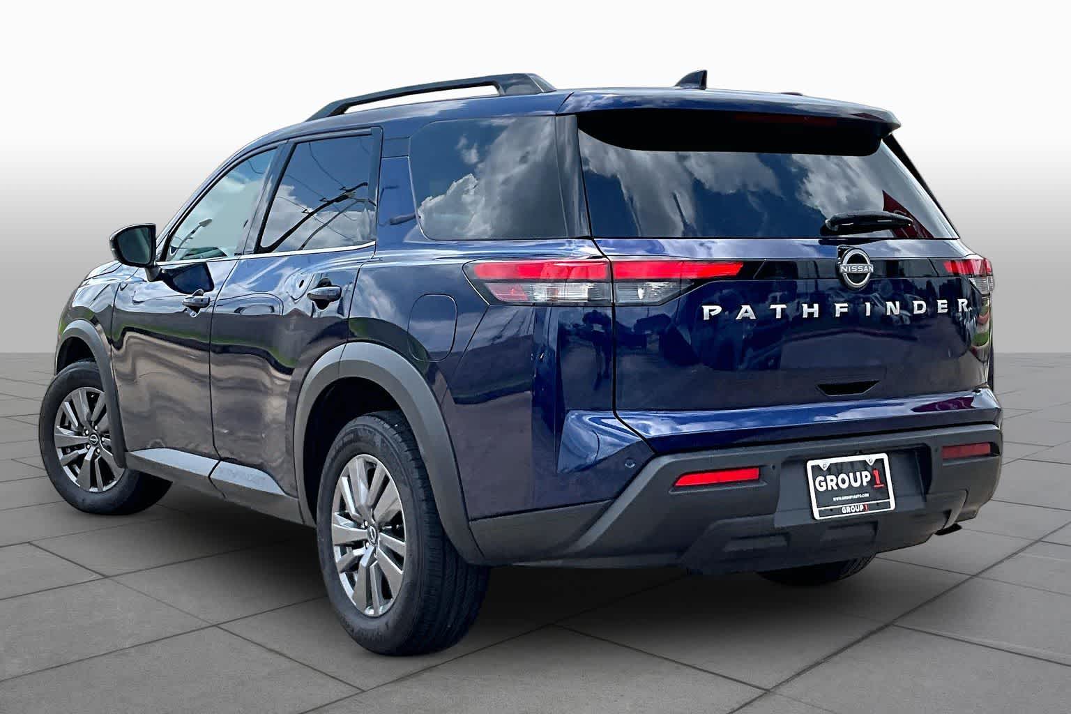 2025 Nissan Pathfinder SV - 10