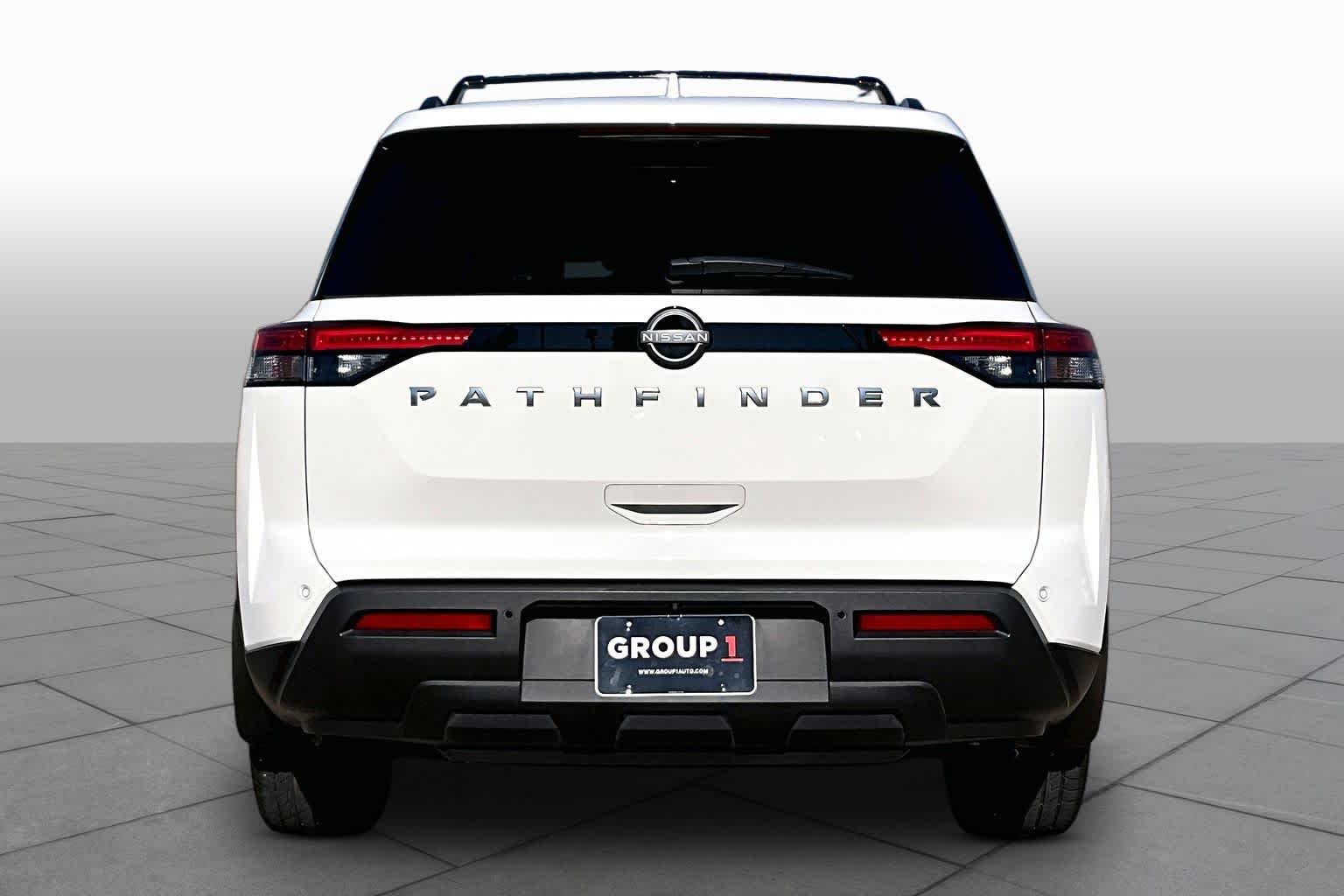 2025 Nissan Pathfinder photo 5 of 30