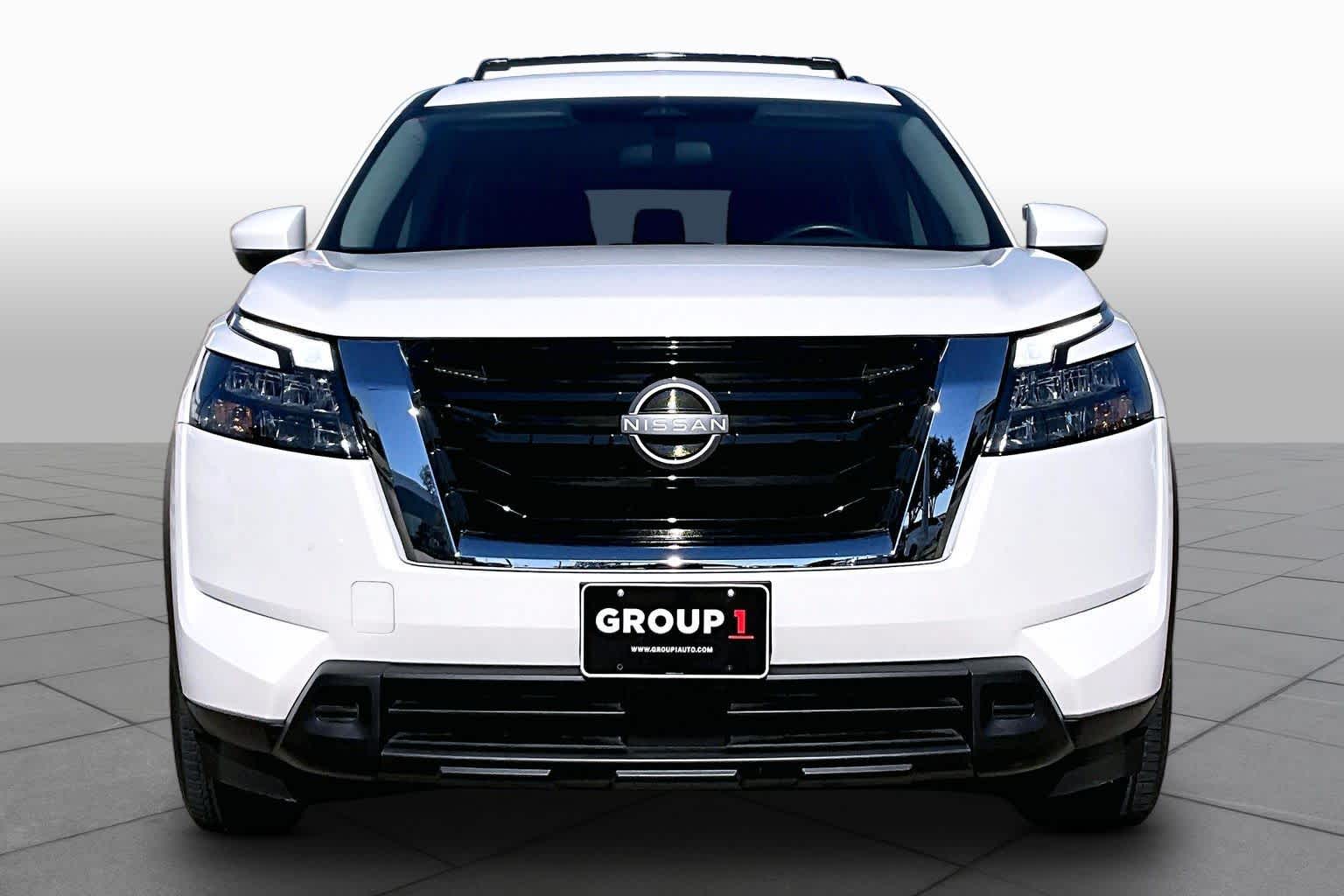 2025 Nissan Pathfinder photo 4 of 30