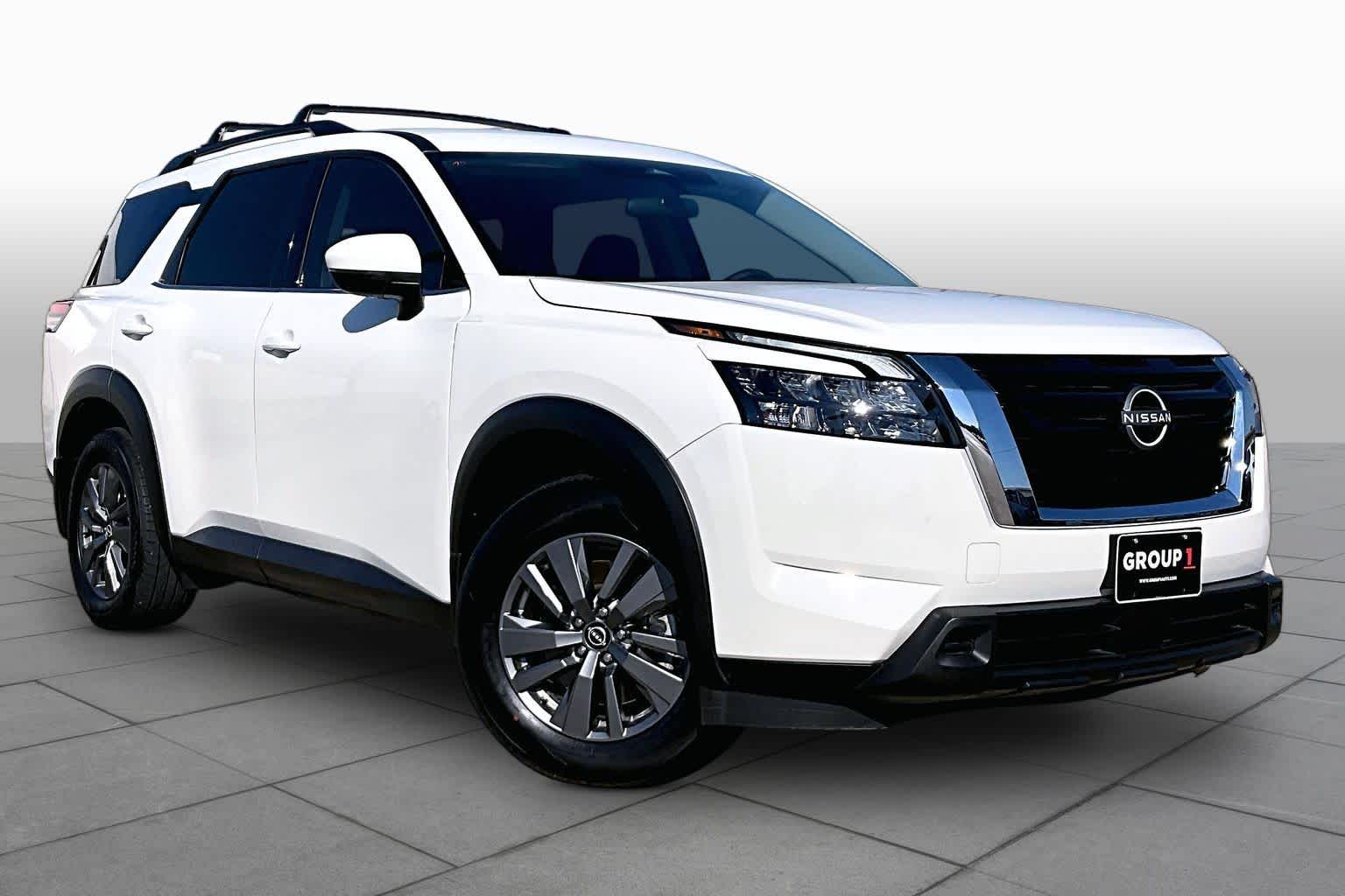 2025 Nissan Pathfinder photo 3 of 30