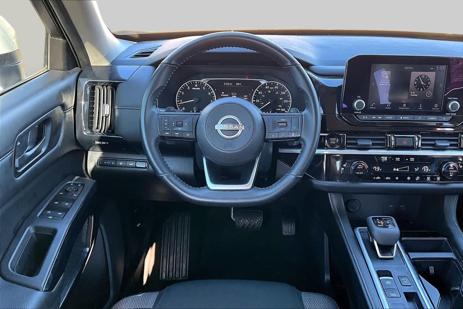 2025 Nissan Pathfinder photo 6 of 30