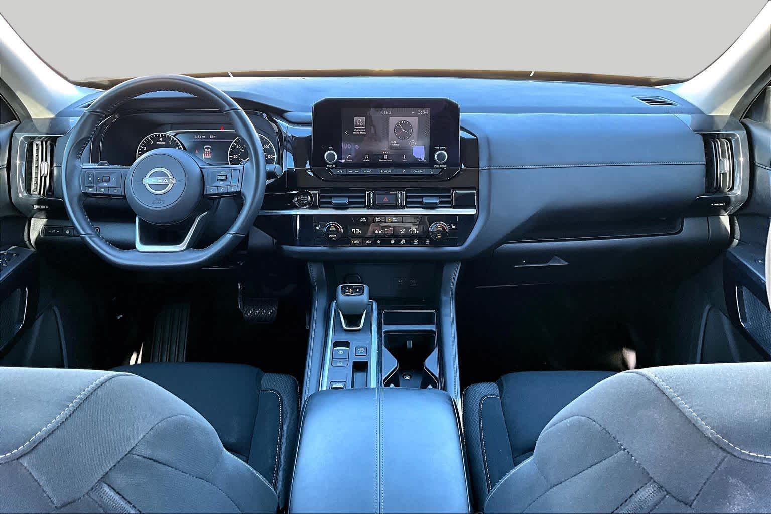 2025 Nissan Pathfinder photo 14 of 30