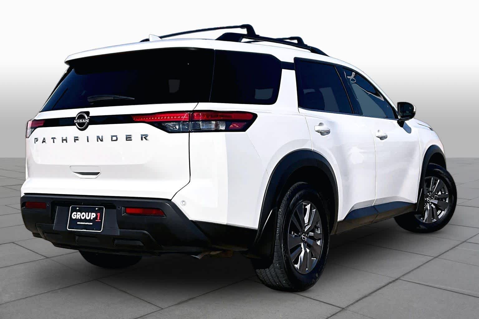 2025 Nissan Pathfinder photo 11 of 30