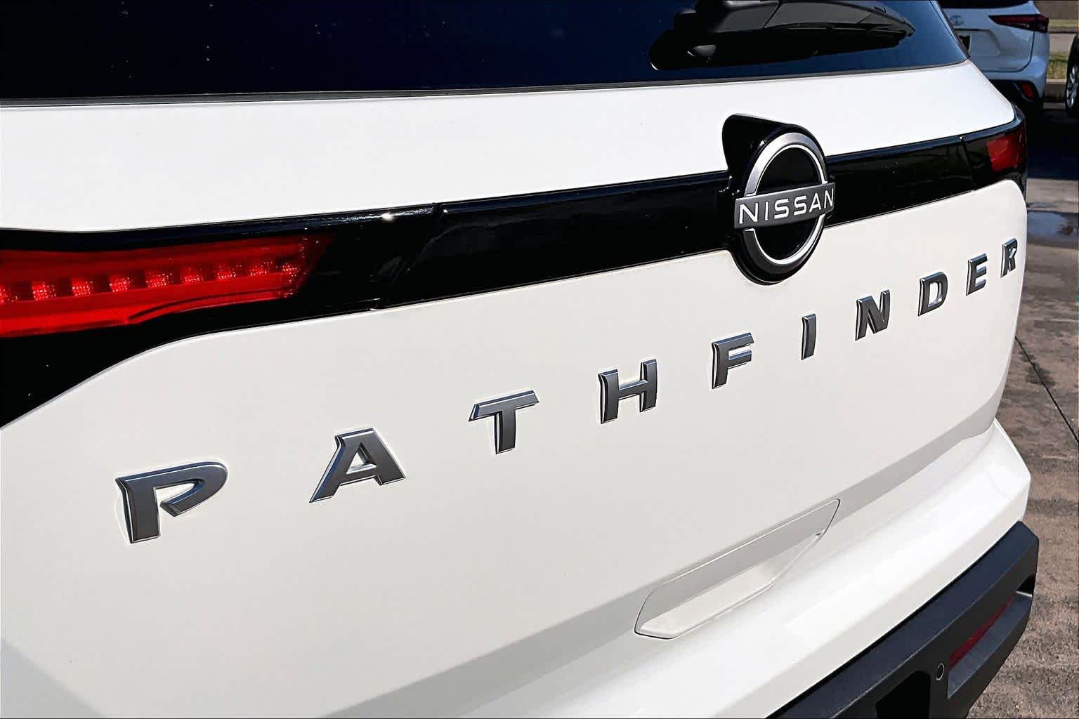 2025 Nissan Pathfinder photo 24 of 30