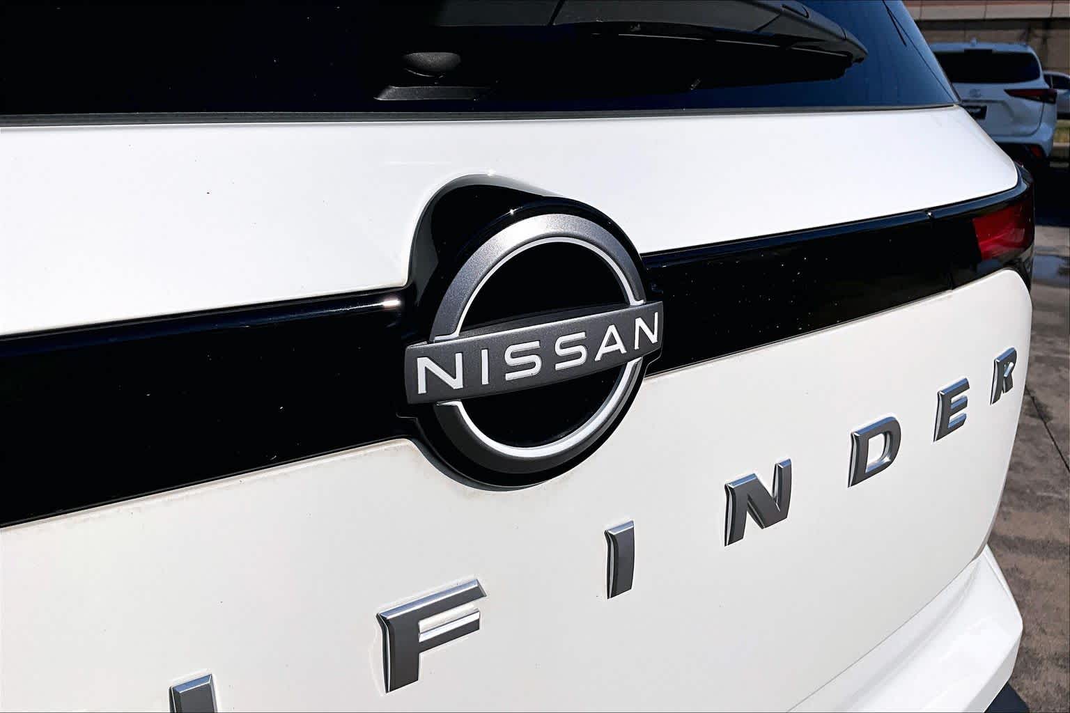 2025 Nissan Pathfinder photo 8 of 30