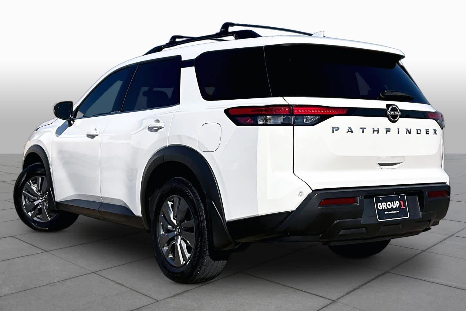 2025 Nissan Pathfinder photo 10 of 30
