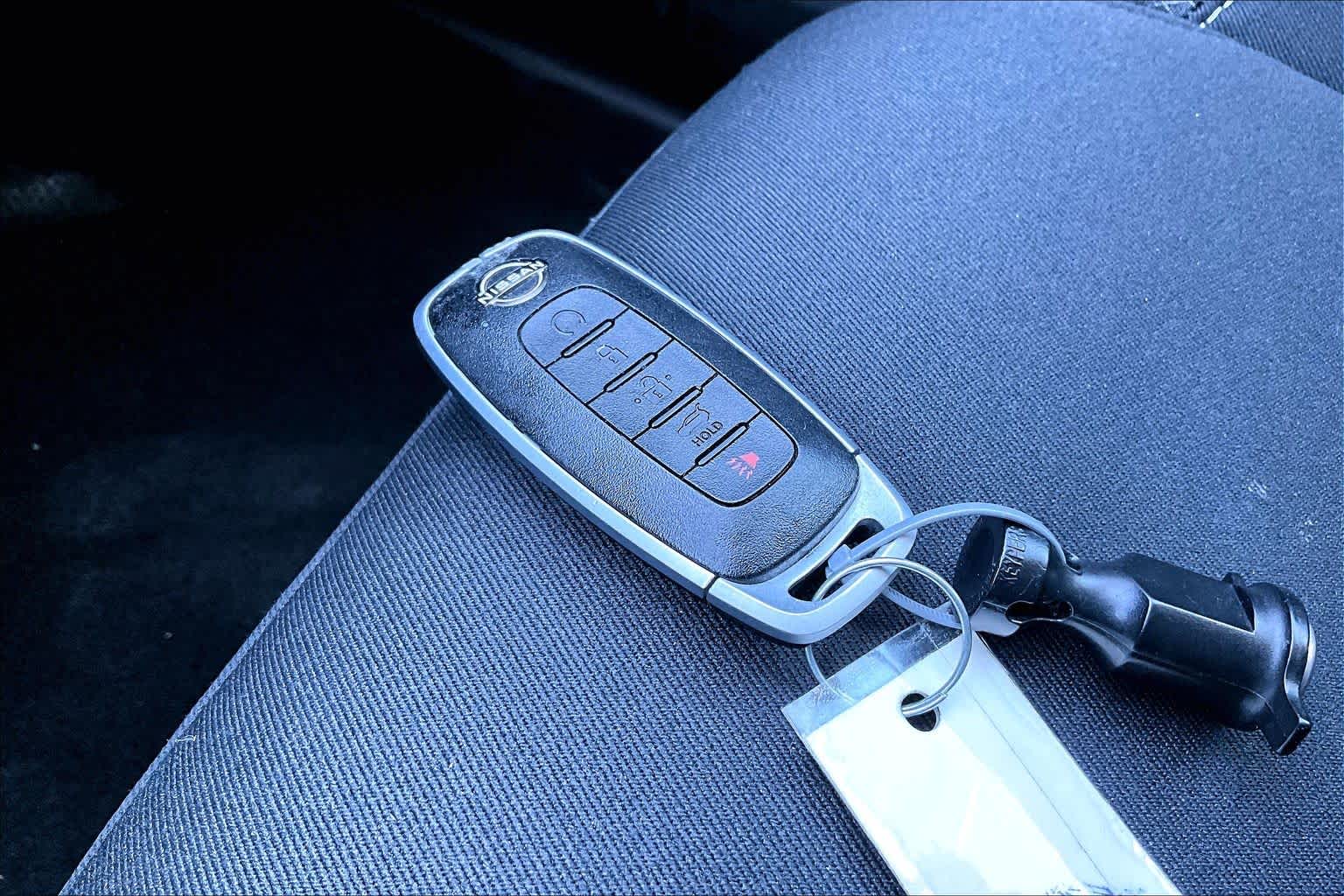 2025 Nissan Pathfinder photo 13 of 30