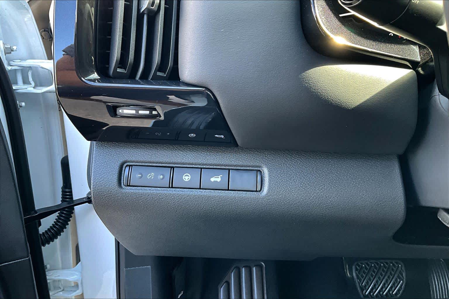 2025 Nissan Pathfinder SV Everest White Pearl Tricoat at Sterling McCall Nissan