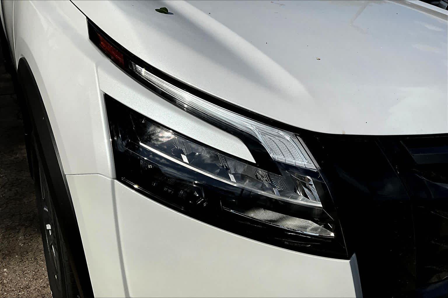 2025 Nissan Pathfinder SV Everest White Pearl Tricoat at Sterling McCall Nissan