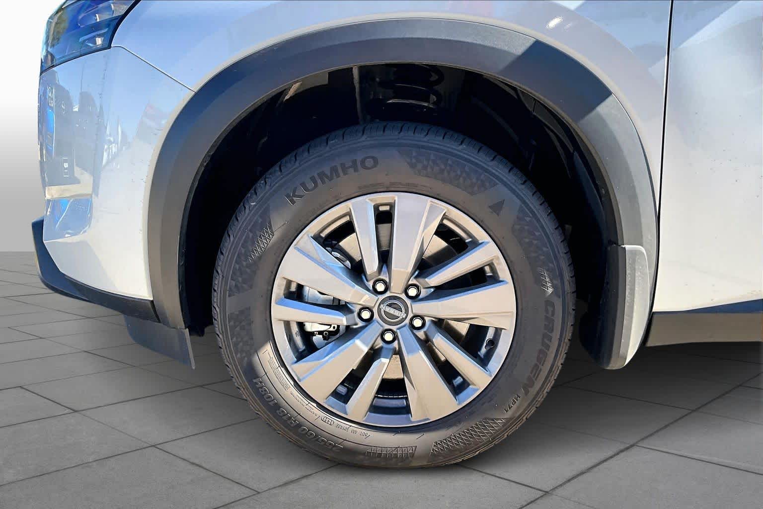 2025 Nissan Pathfinder SV Everest White Pearl Tricoat at Mercedes-Benz of Houston North