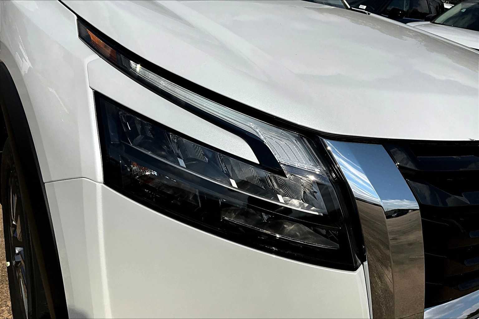 2025 Nissan Pathfinder SV Everest White Pearl Tricoat at Sterling McCall Nissan