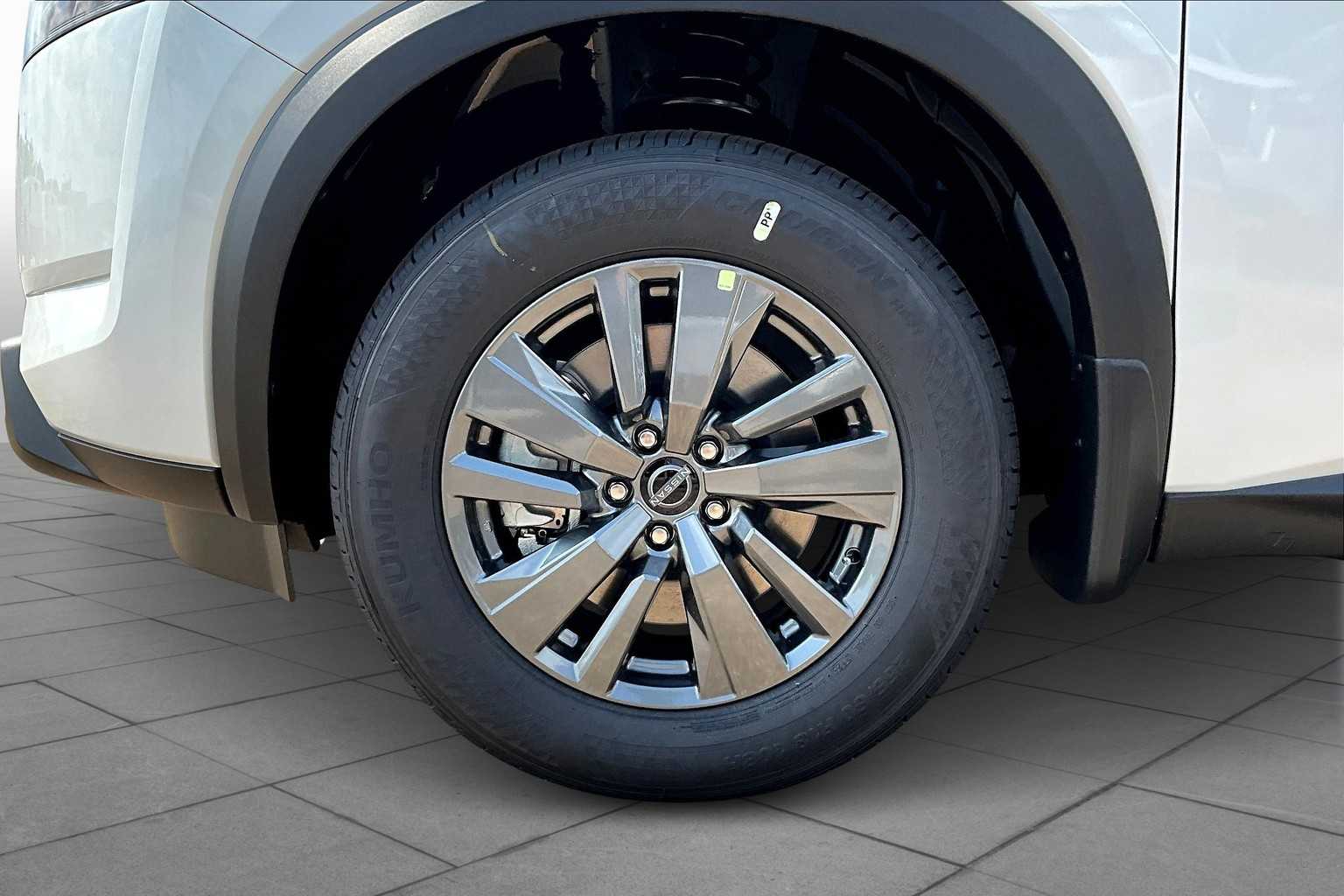 2025 Nissan Pathfinder SV Everest White Pearl Tricoat at Sterling McCall Nissan