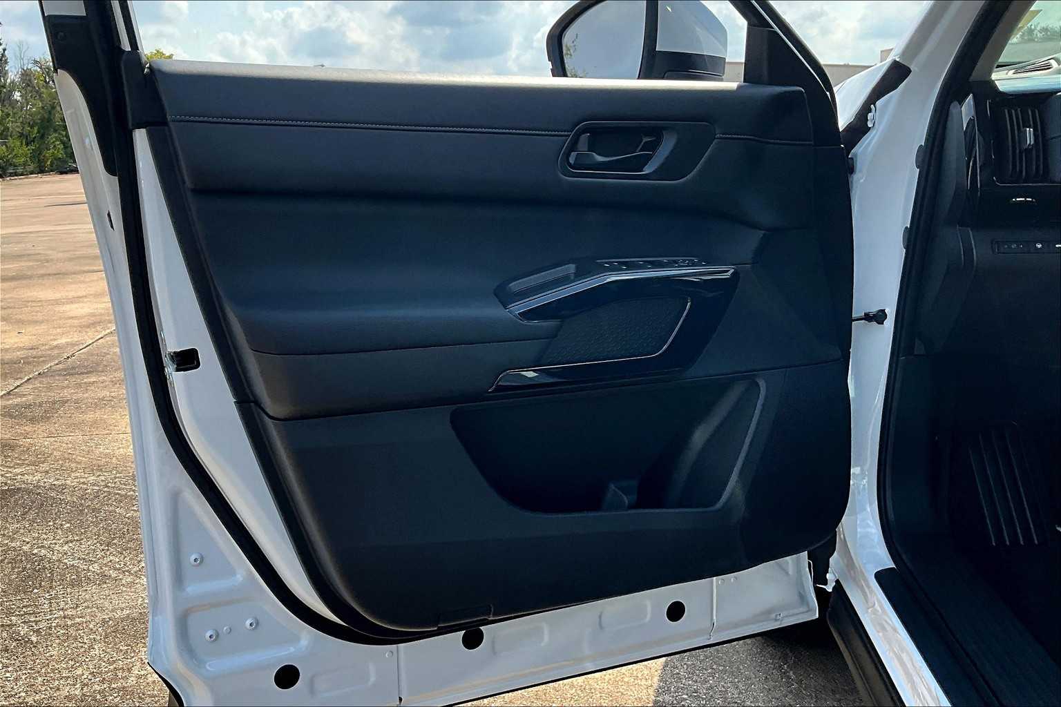 2025 Nissan Pathfinder SV Everest White Pearl Tricoat at Sterling McCall Nissan