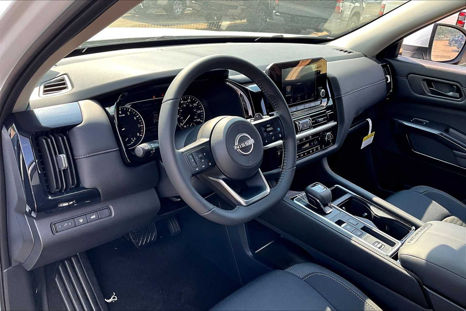 2025 Nissan Pathfinder SV Everest White Pearl Tricoat at Sterling McCall Nissan