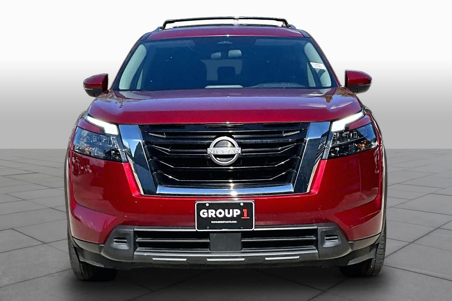 2024 Nissan Pathfinder photo 4 of 30