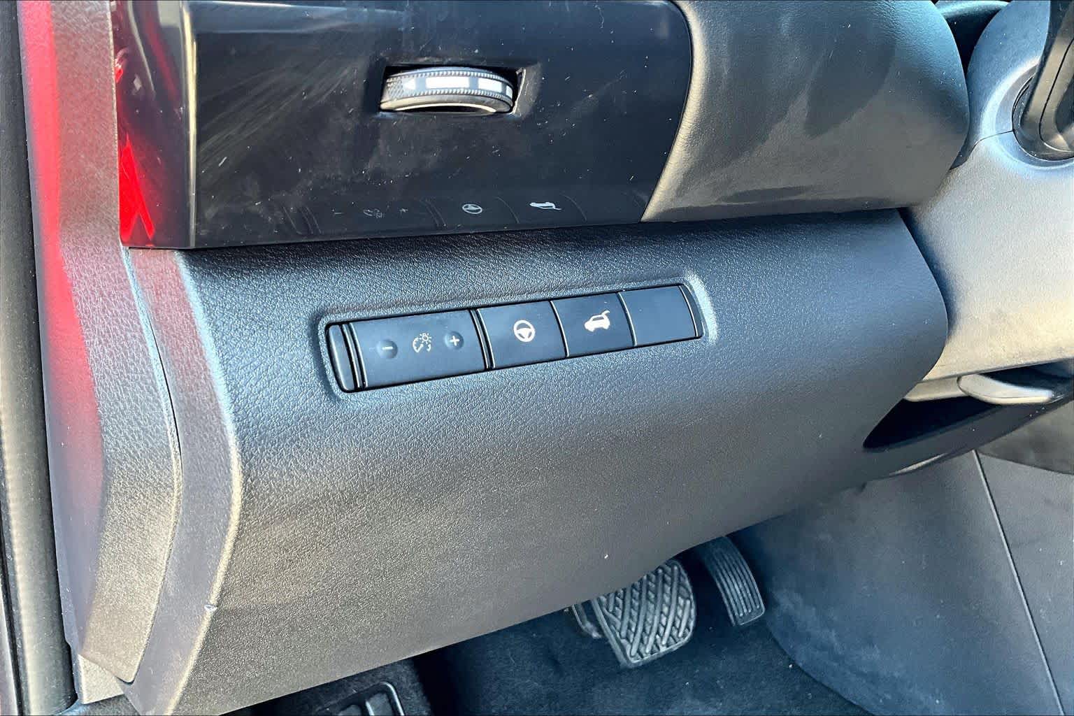 2024 Nissan Pathfinder photo 28 of 30