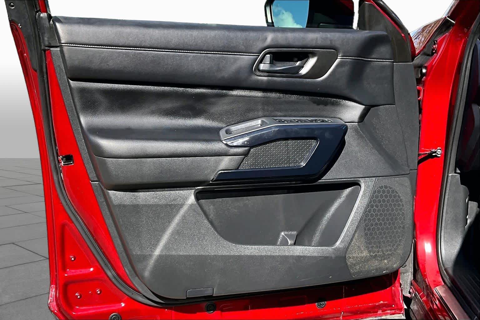 2024 Nissan Pathfinder photo 19 of 30