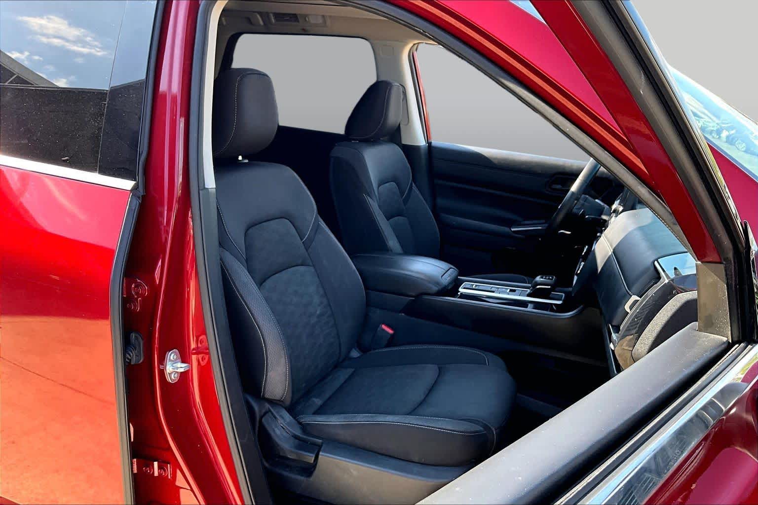 2024 Nissan Pathfinder photo 9 of 30