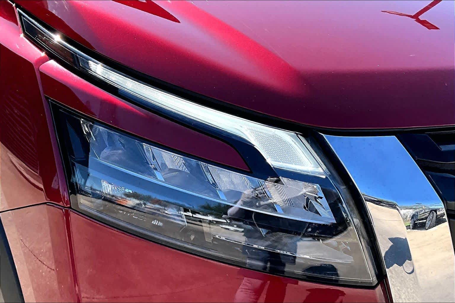 2024 Nissan Pathfinder photo 24 of 30