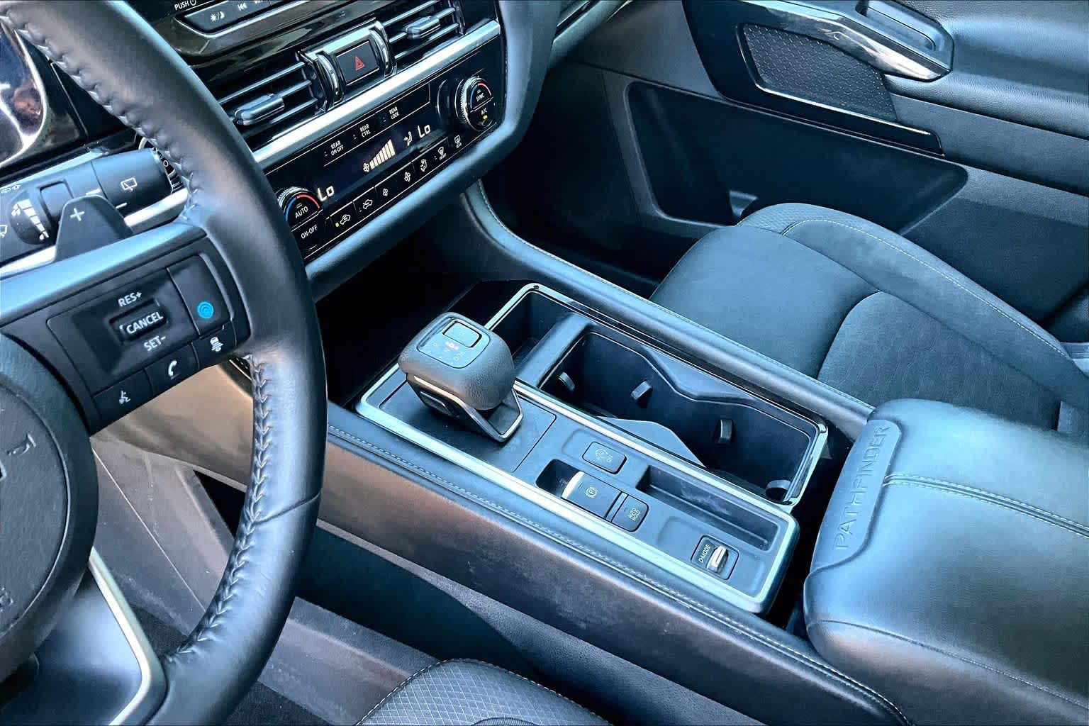 2024 Nissan Pathfinder photo 16 of 30