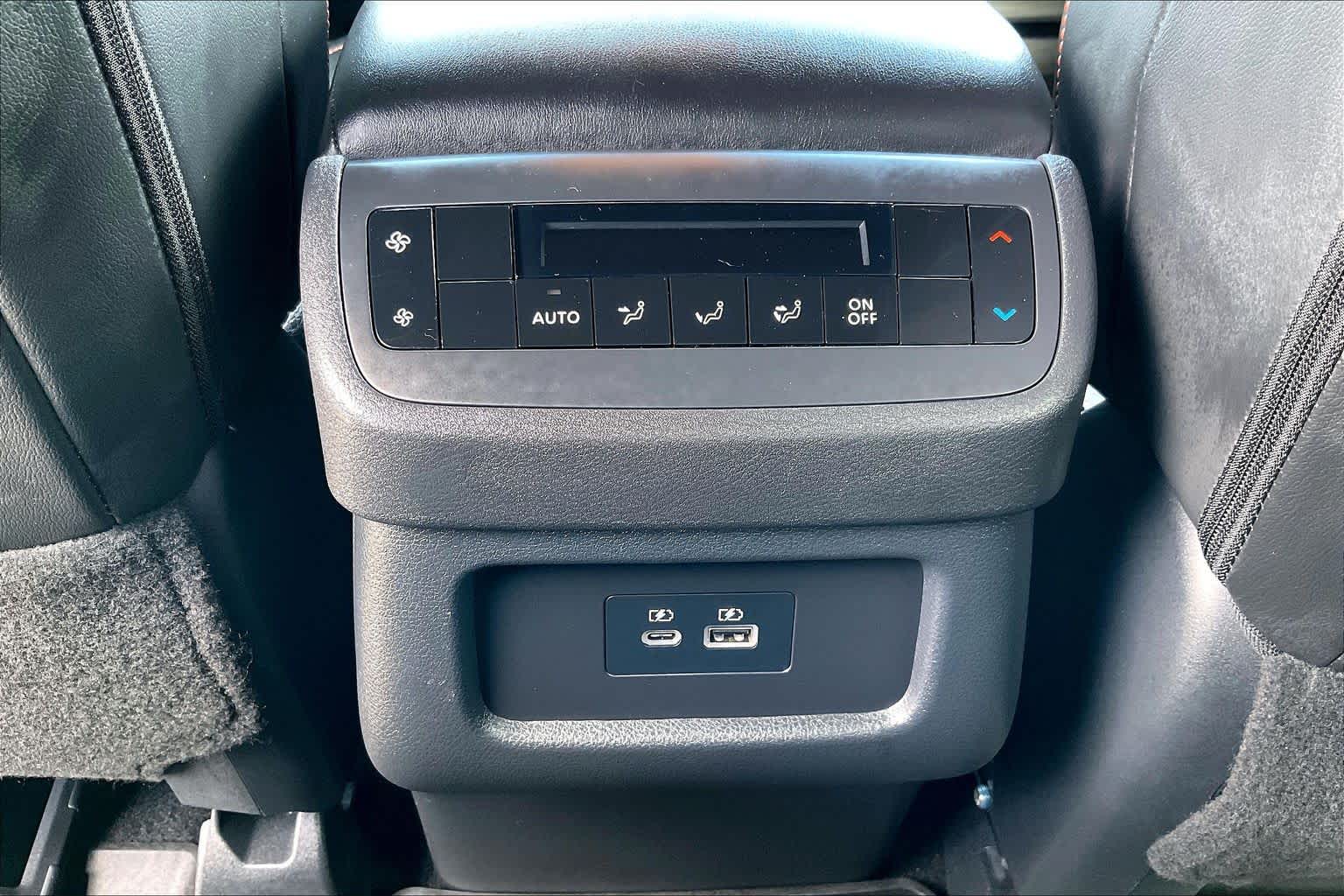 2025 Nissan Pathfinder photo 31 of 34
