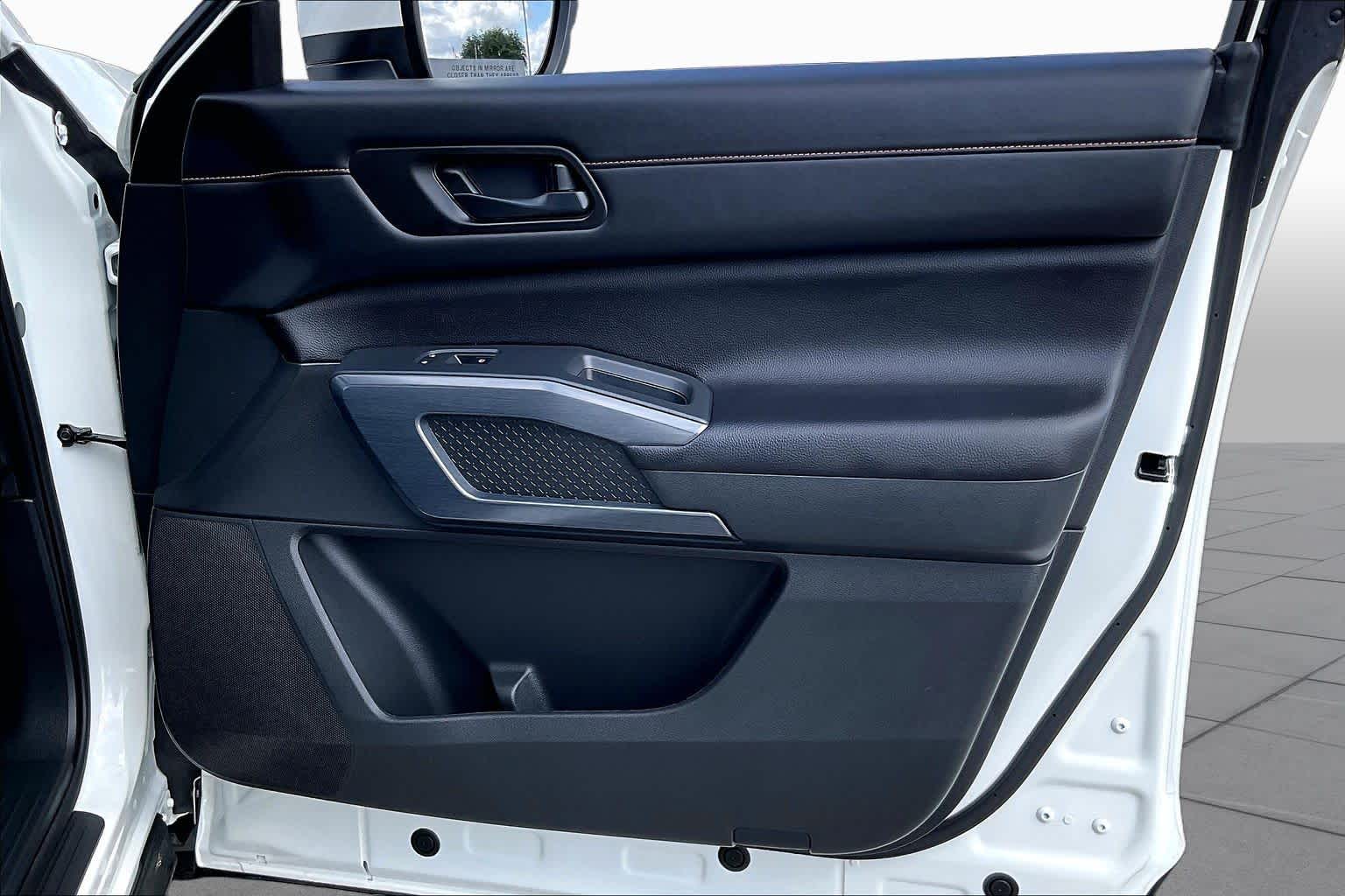 2025 Nissan Pathfinder photo 22 of 34
