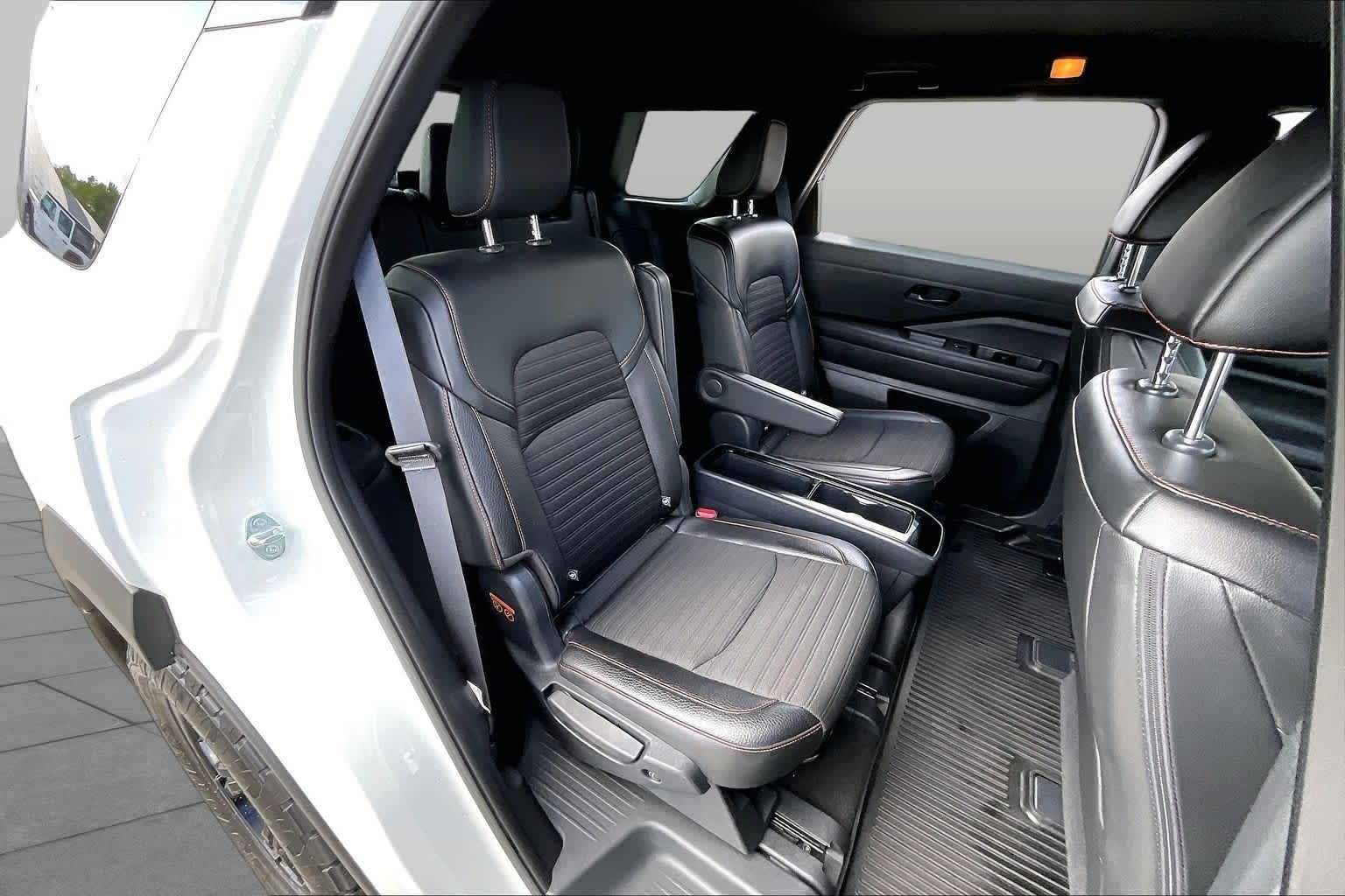 2025 Nissan Pathfinder photo 20 of 34