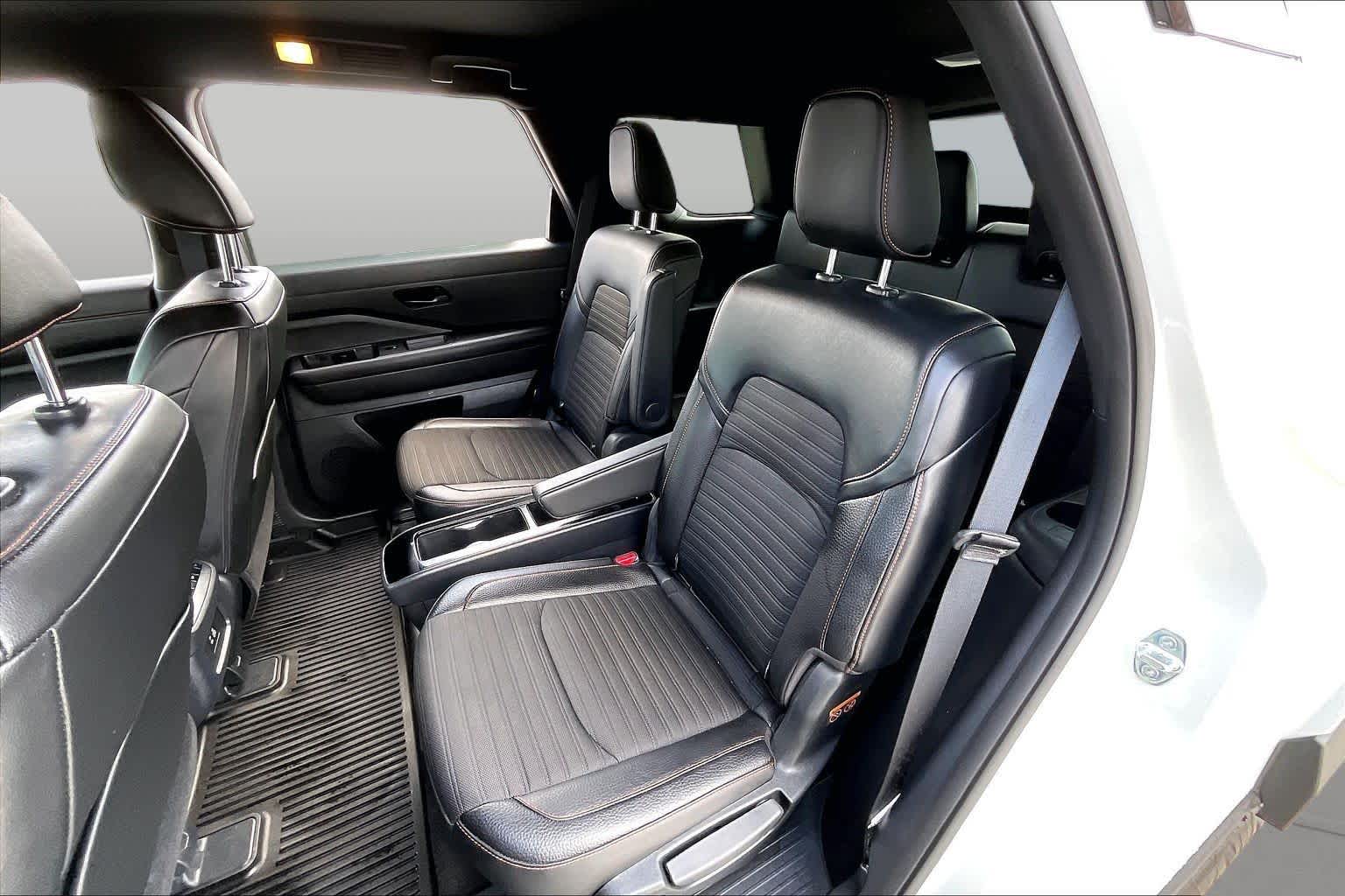 2025 Nissan Pathfinder photo 19 of 34