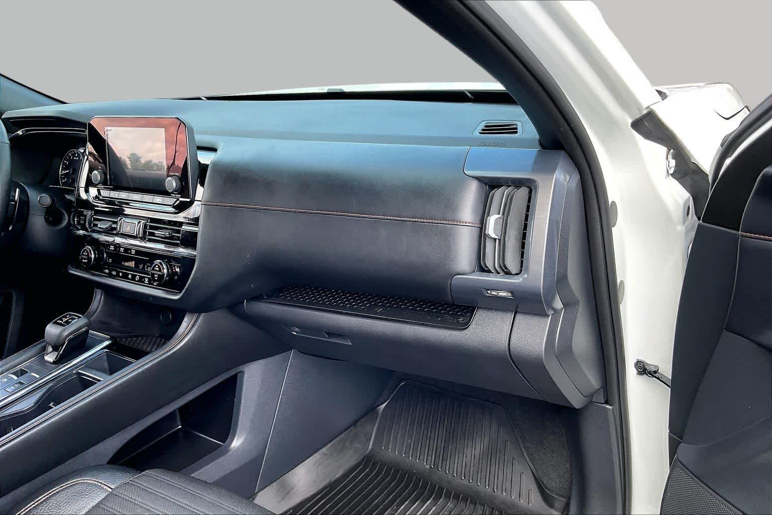 2025 Nissan Pathfinder photo 18 of 34