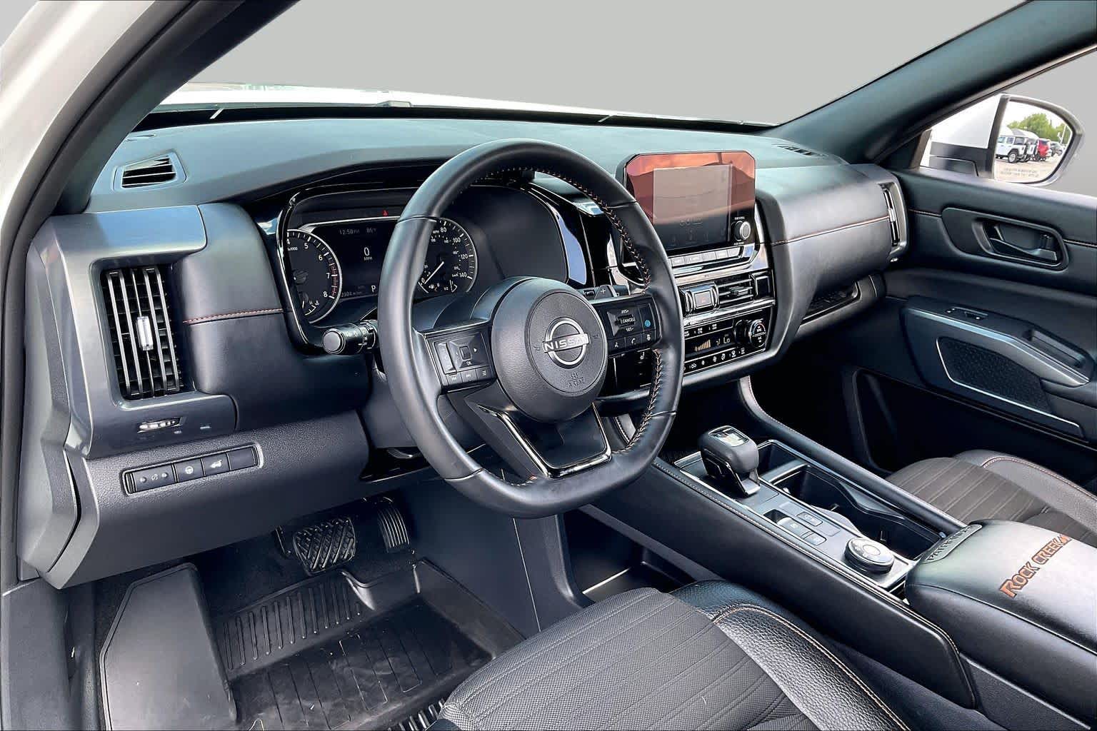 2025 Nissan Pathfinder photo 17 of 34