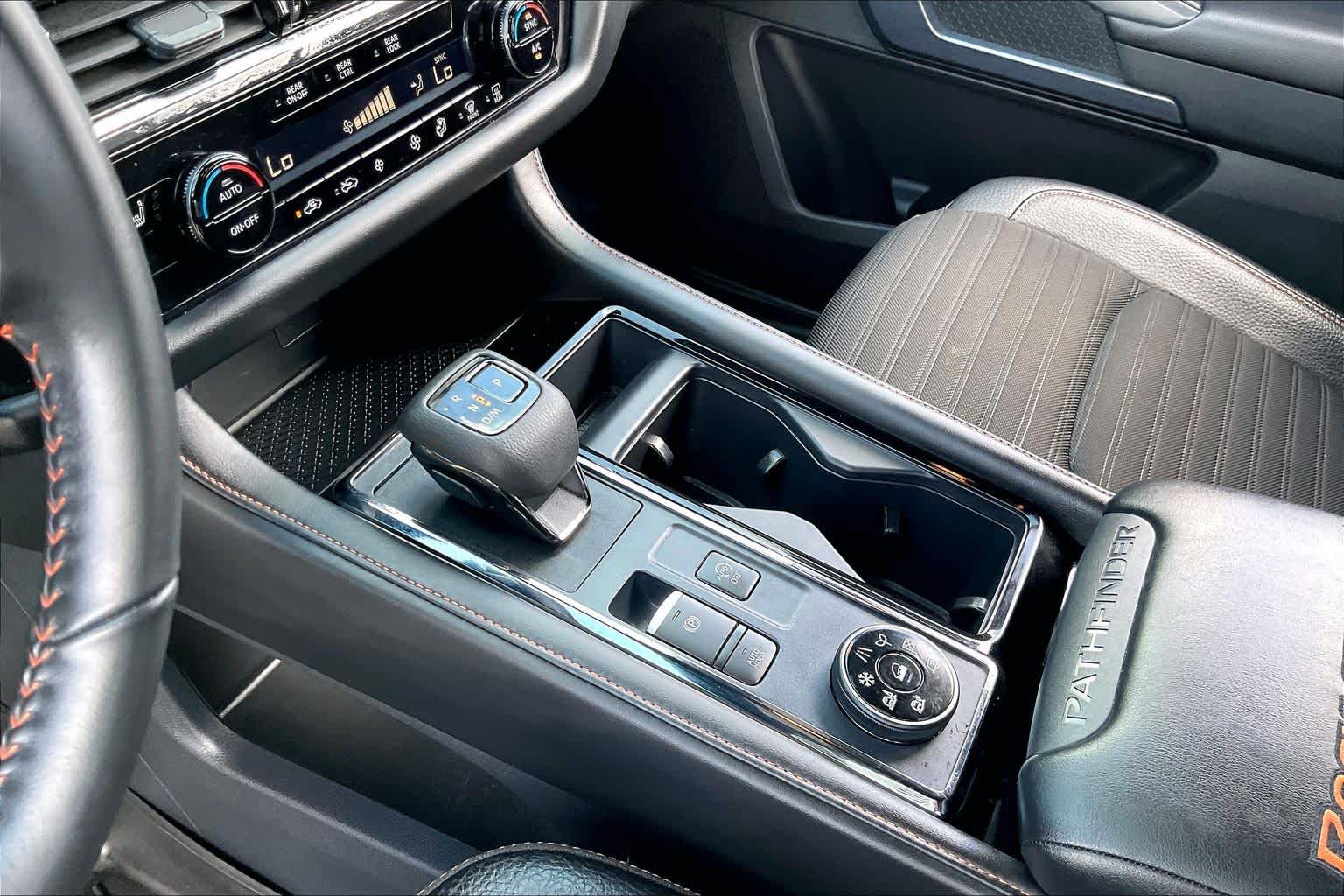 2025 Nissan Pathfinder photo 16 of 34
