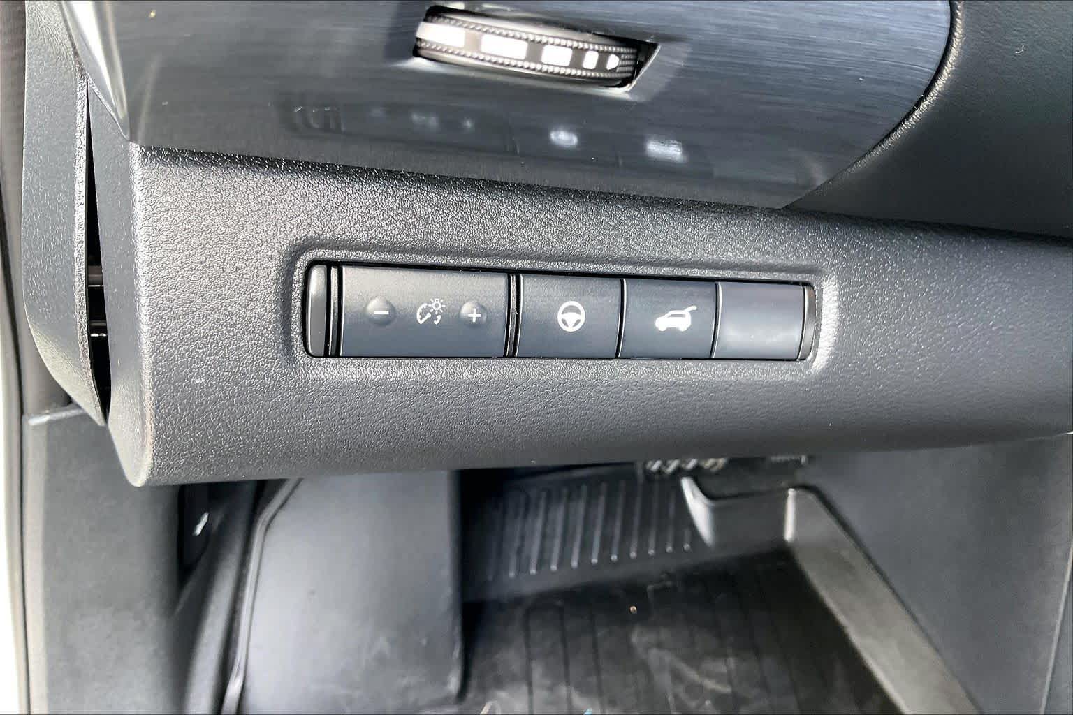 2025 Nissan Pathfinder photo 14 of 34